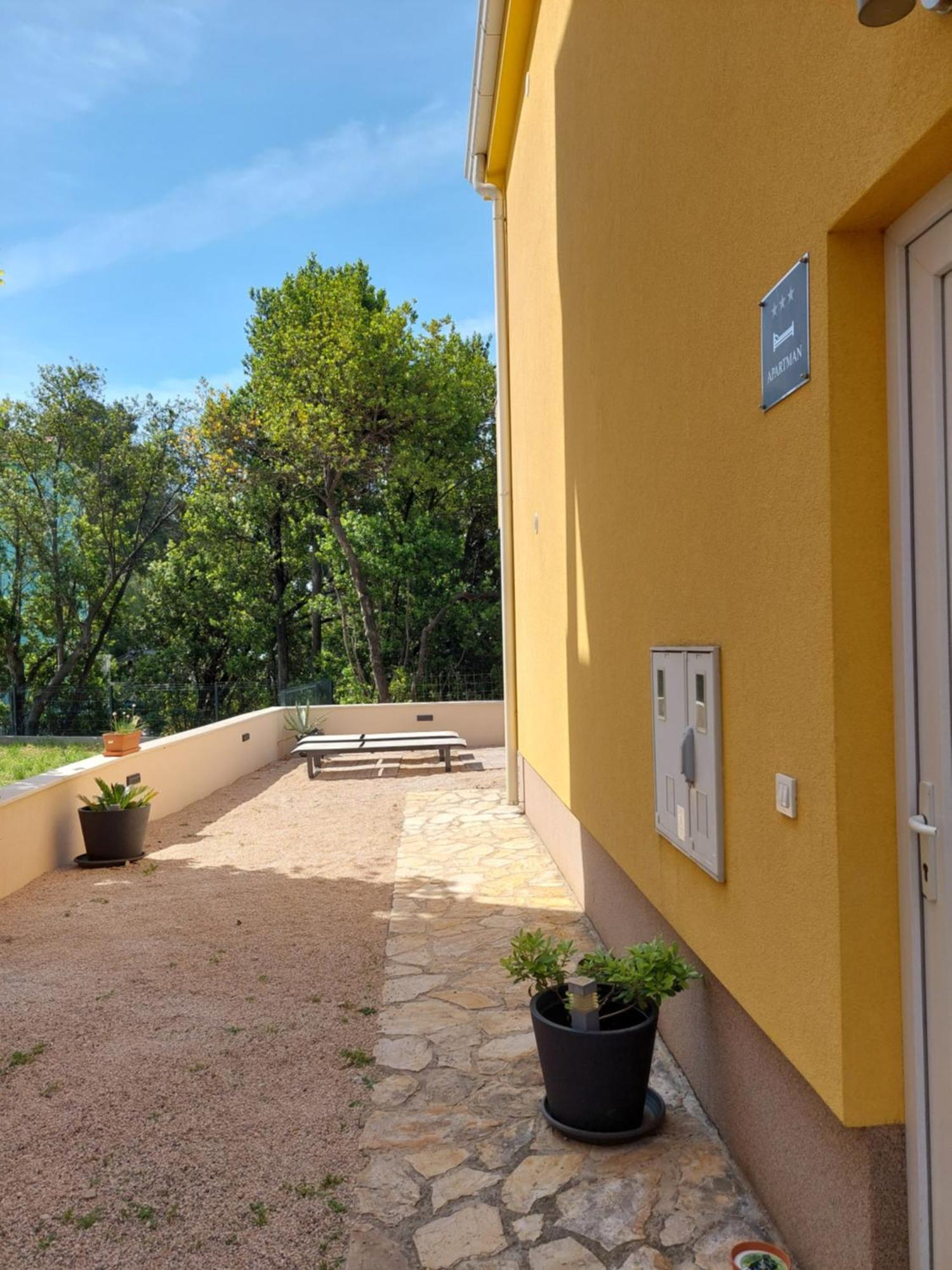 Spacious Apartment Close To The Sea In Kastel Luksic Kaštela Exterior foto